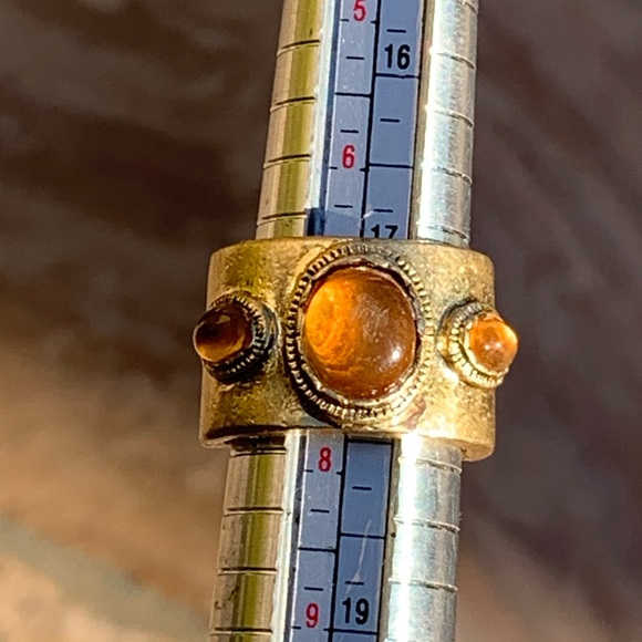 A Stunning Vintage Nina Ricci Etruscan Revival Ring w/Amber Colored Stones - Picture 8 of 12